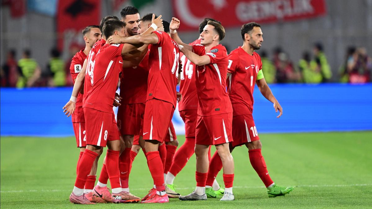 Türkiye-Romanya maçının ilk 11'leri 3