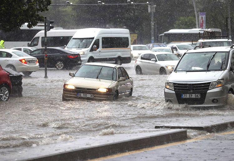 Meteoroloji açıkladı: 34 ilde sağanak, 6 ilde kar bekleniyor! 13