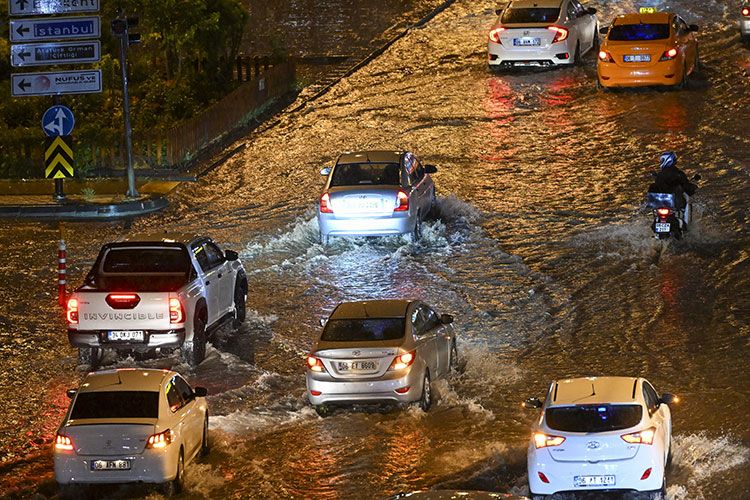 Meteoroloji açıkladı: 34 ilde sağanak, 6 ilde kar bekleniyor! 17