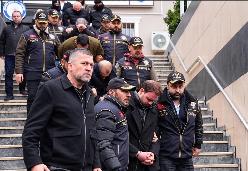 Kubilay Kaan Kundakçı cinayetinin görüntülerinde şok detay! İzleyen herkes aynı soruyu sordu: Hangi sıfatla çakarlı araç kullanıyor? 3