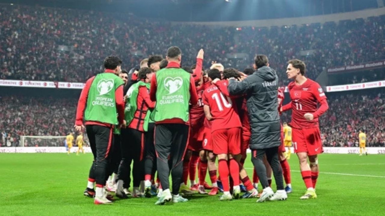 Milli Takım göğüs kabarttı! Ünlülerden peş peşe başarı kutlaması 2