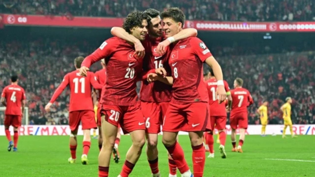 Milli Takım göğüs kabarttı! Ünlülerden peş peşe başarı kutlaması 3