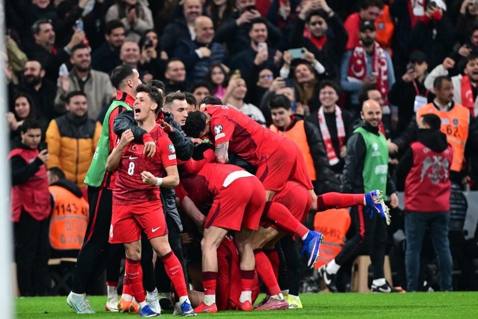 Arda Güler Romanya basınında manşetleri süsledi: "Onlar Arda'ya sahipti! Oyunu Hagi gibi yönetti" 3