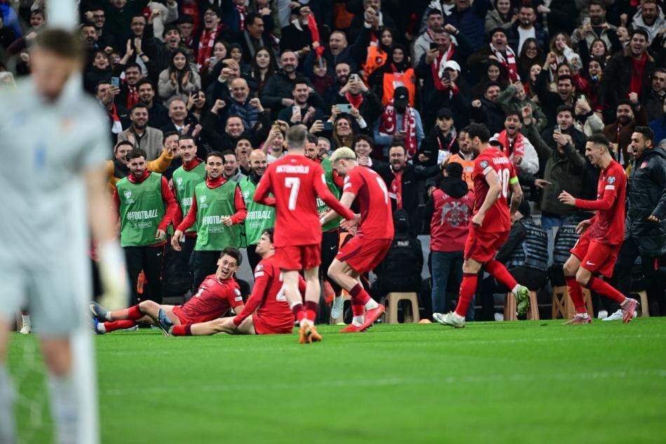 Arda Güler Romanya basınında manşetleri süsledi: "Onlar Arda'ya sahipti! Oyunu Hagi gibi yönetti" 5