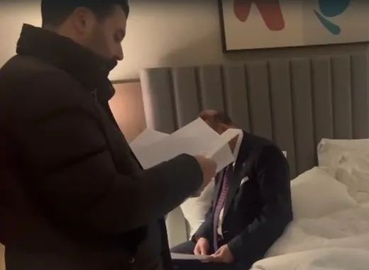 Otel odasında şok baskın: CHP'li Başkan Özkan Yalım ikinci telefonunu sevgilisinin iç çamaşırına sakladı! Görüntüler geldi... 5