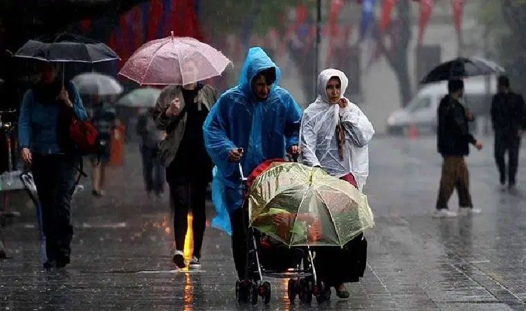İstanbul'da yağmur mesaisi başlıyor: Şiddetli fırtınayla birlikte geliyor... Tam 6 gün sürecek! 3
