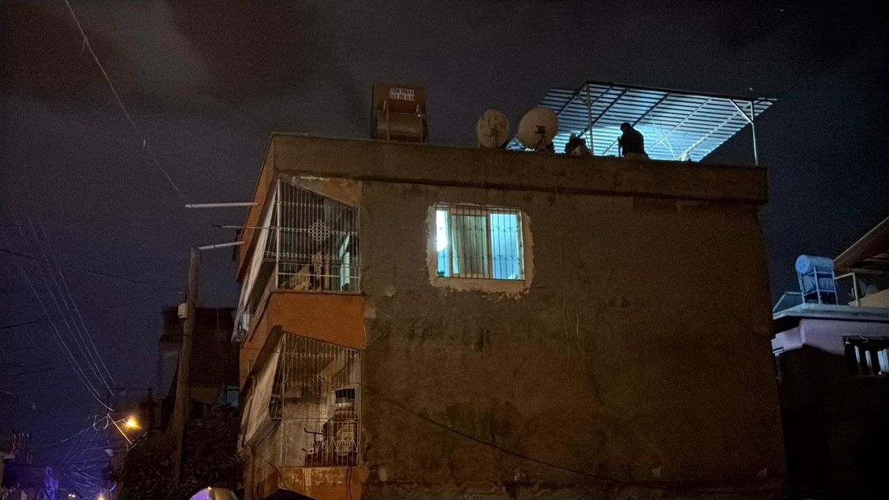 Adana’da 3 katlı binada patlama: 2 ağır yaralı 4
