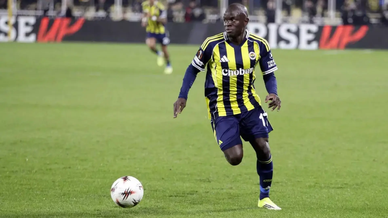 Fenerbahçe'deki N'Golo Kante krizinde yeni detay ortaya çıktı! Sadettin Saran'dan şok sözleşme: Forma gelirinin yarısı Kante'ye gidiyor 1