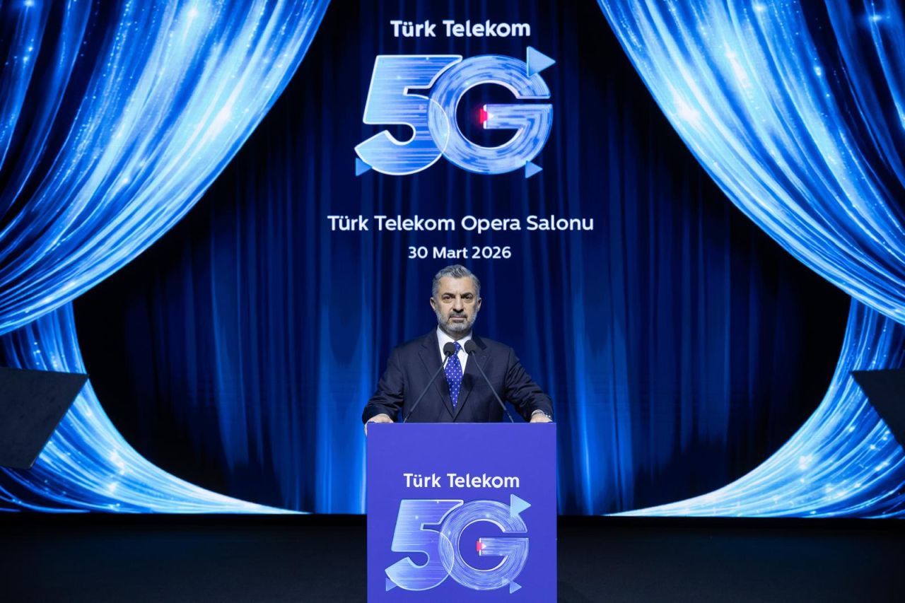 Sefo ve Fatma Turgut'tan duygulandıran düet! Türk Telekom 5G teknolojisiyle sahnede Müslüm Gürses ile buluştular 5