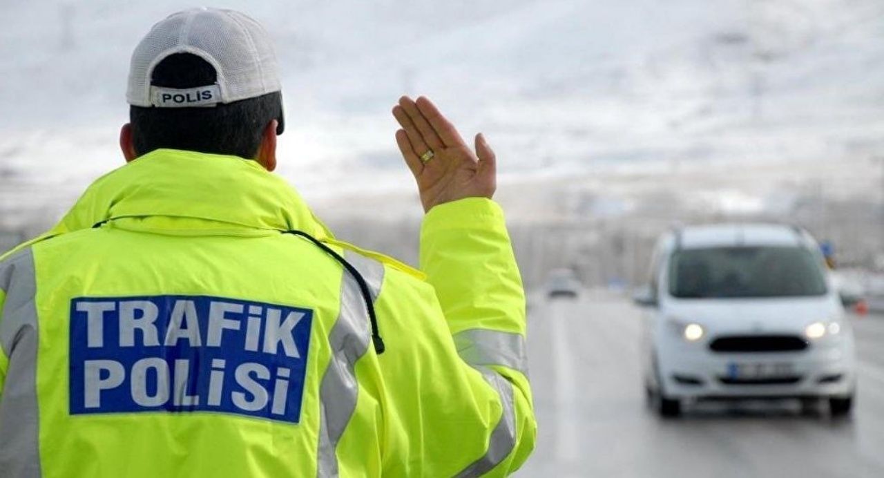 Trafikte yeni cezalara saatler kaldı! Gece yarısından sonra başlıyor! APP plaka, ekran ve ses sistemine ağır cezalar geliyor 6