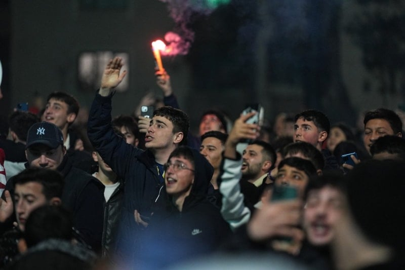 Kosova-Türkiye maçı sonrası vatandaşlar sokaklarda kutlama yaptı 13