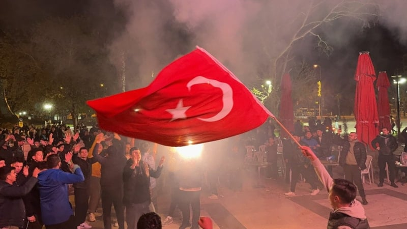 Kosova-Türkiye maçı sonrası vatandaşlar sokaklarda kutlama yaptı 1