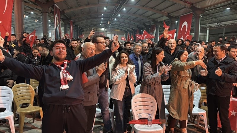Kosova-Türkiye maçı sonrası vatandaşlar sokaklarda kutlama yaptı 6