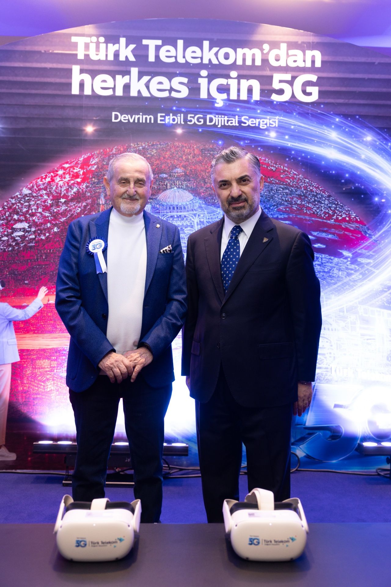 Türk Telekom 5G ile sanatta yeni bir sayfa açtı! Devrim Erbil dijital resim sergisi AKM'de sanatseverlerle buluştu 3