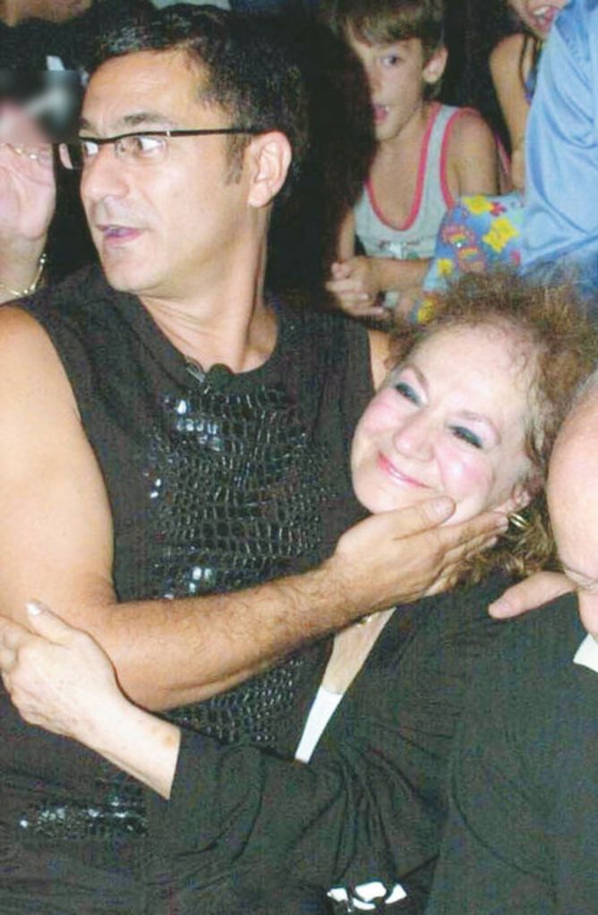 Mehmet Ali Erbil'den acı haber: Annesi Yurdagül Eken'i kaybetti 5