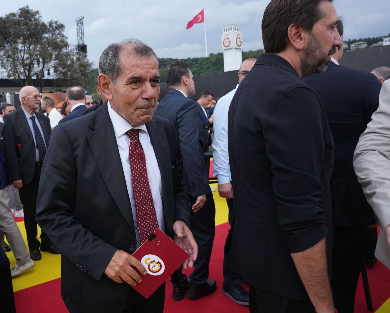 Dursun Özbek'ten 140 milyon euroluk satış! Üç yıldız milli takımdan döndükten sonra haberi aldı 7