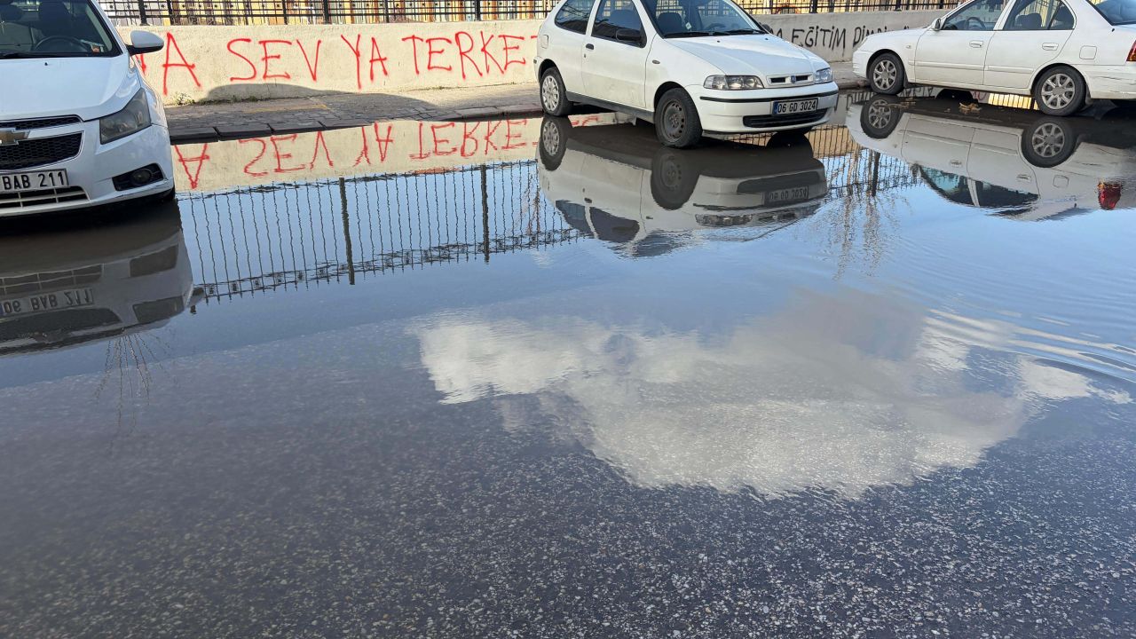 Başkent sağanak sonrası sele teslim: Caddeler ve sokaklar göle döndü 4