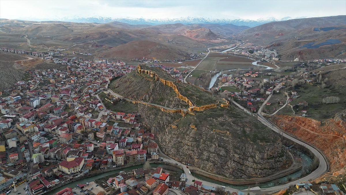 Bayburt Kalesi'nde tarihin gün yüzüne çıkarılması için yeniden harekete geçildi 1