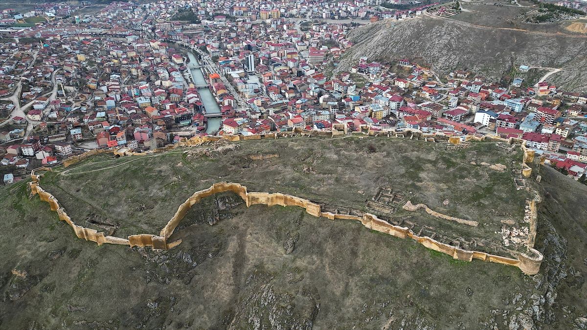 Bayburt Kalesi'nde tarihin gün yüzüne çıkarılması için yeniden harekete geçildi 7