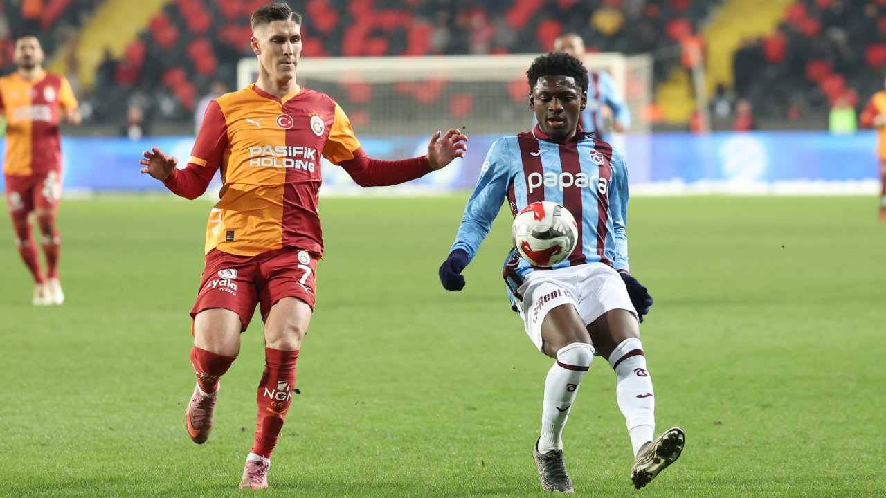 Trabzonspor - Galatasaray derbisinde ilk 11'ler belli oldu! Fatih Tekke ve Okan Buruk arasında taht oyunları: Paul Onuachu mu, Mauro Icardi mi? 4