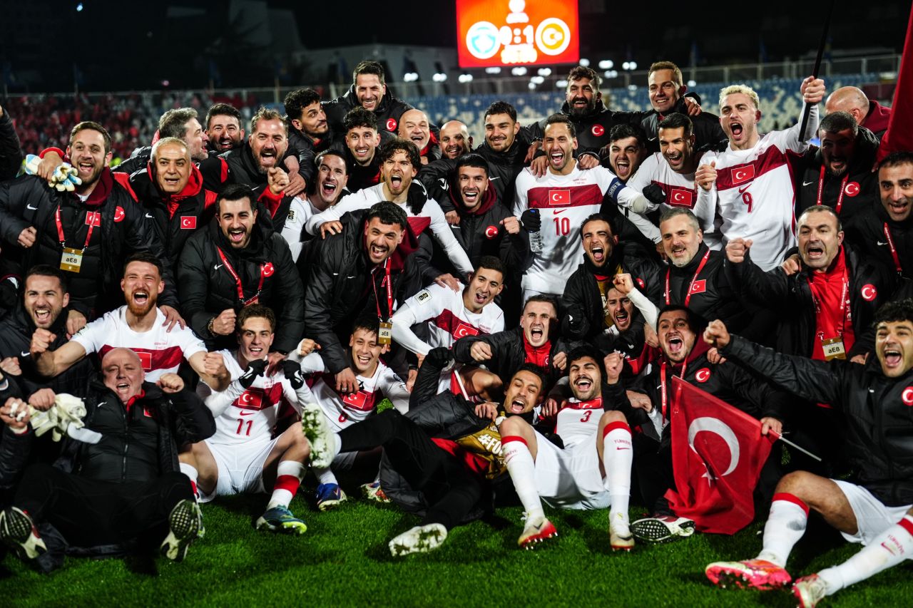 Marş savaşları başladı! Milli Takım'ın Dünya Kupası marşını kim yapacak? Sinan Akçıl ve Rafet El Roman hazırlığa başladı... 4