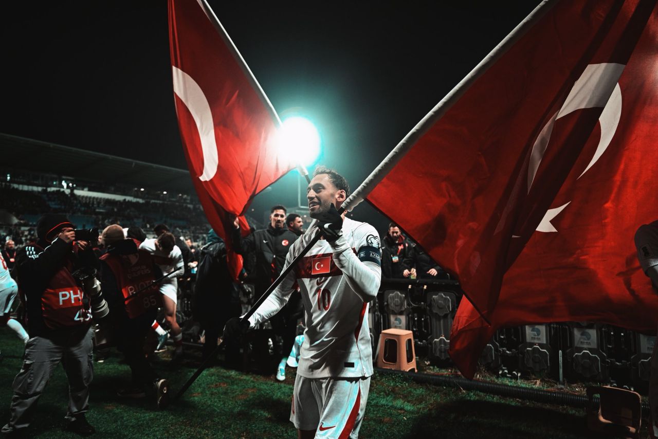 Marş savaşları başladı! Milli Takım'ın Dünya Kupası marşını kim yapacak? Sinan Akçıl ve Rafet El Roman hazırlığa başladı... 2