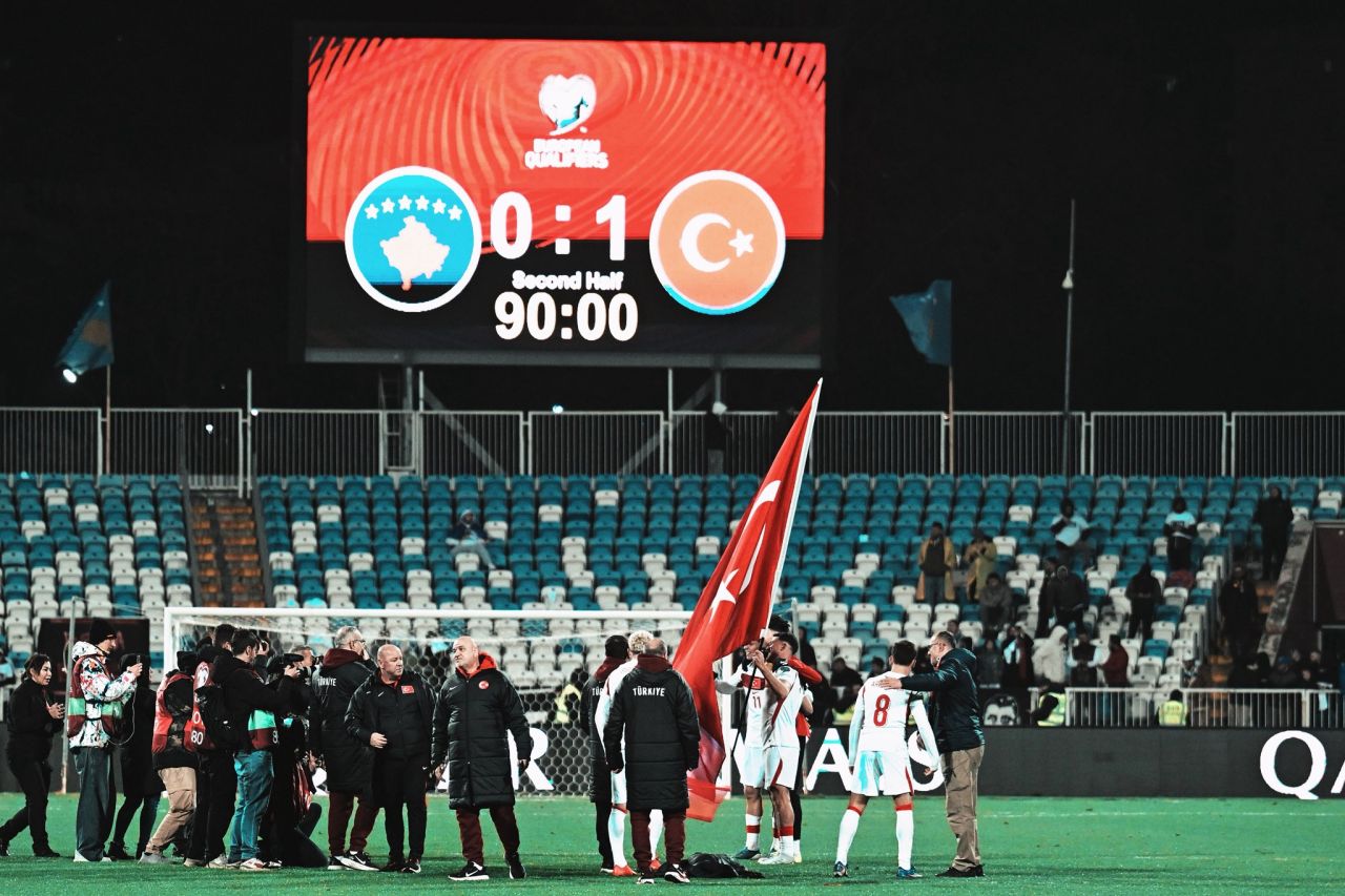 Marş savaşları başladı! Milli Takım'ın Dünya Kupası marşını kim yapacak? Sinan Akçıl ve Rafet El Roman hazırlığa başladı... 1