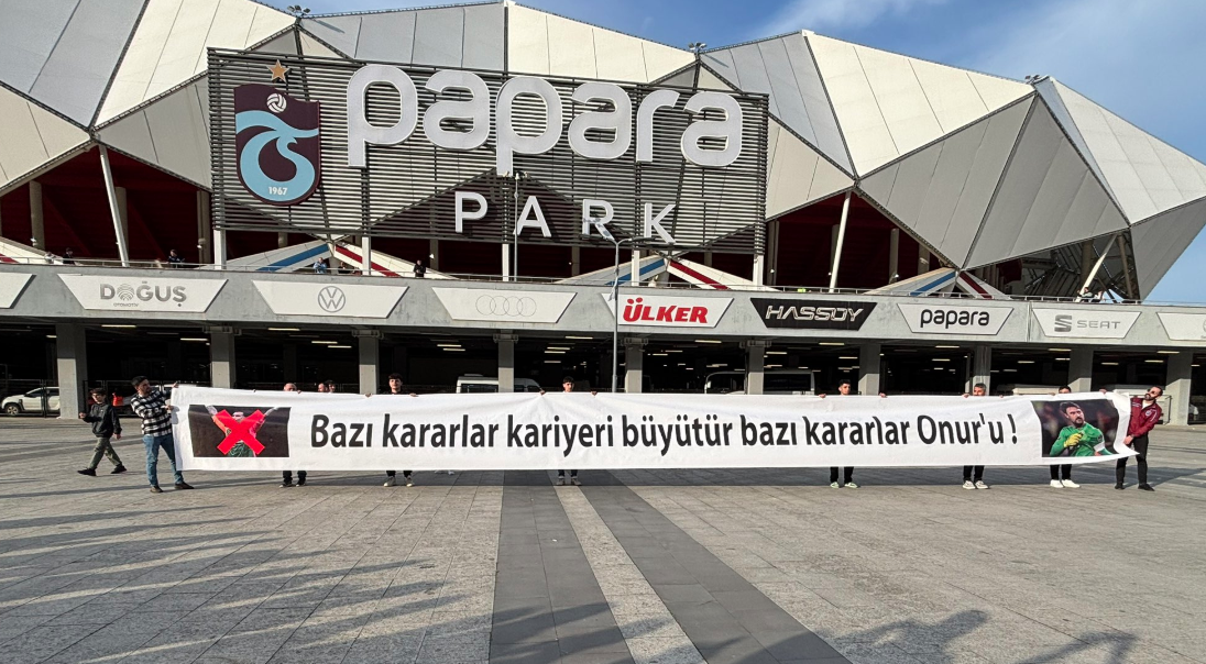 Trabzonspor taraftarı Uğurcan için dolar bastırdı 7