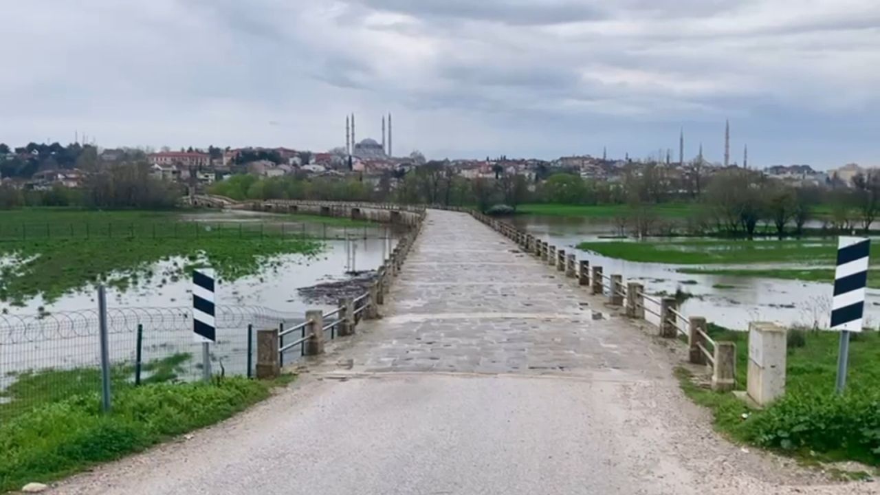 Bir Edirne klasiği: Tunca Nehri taştı, köprü trafiğe kapandı 4
