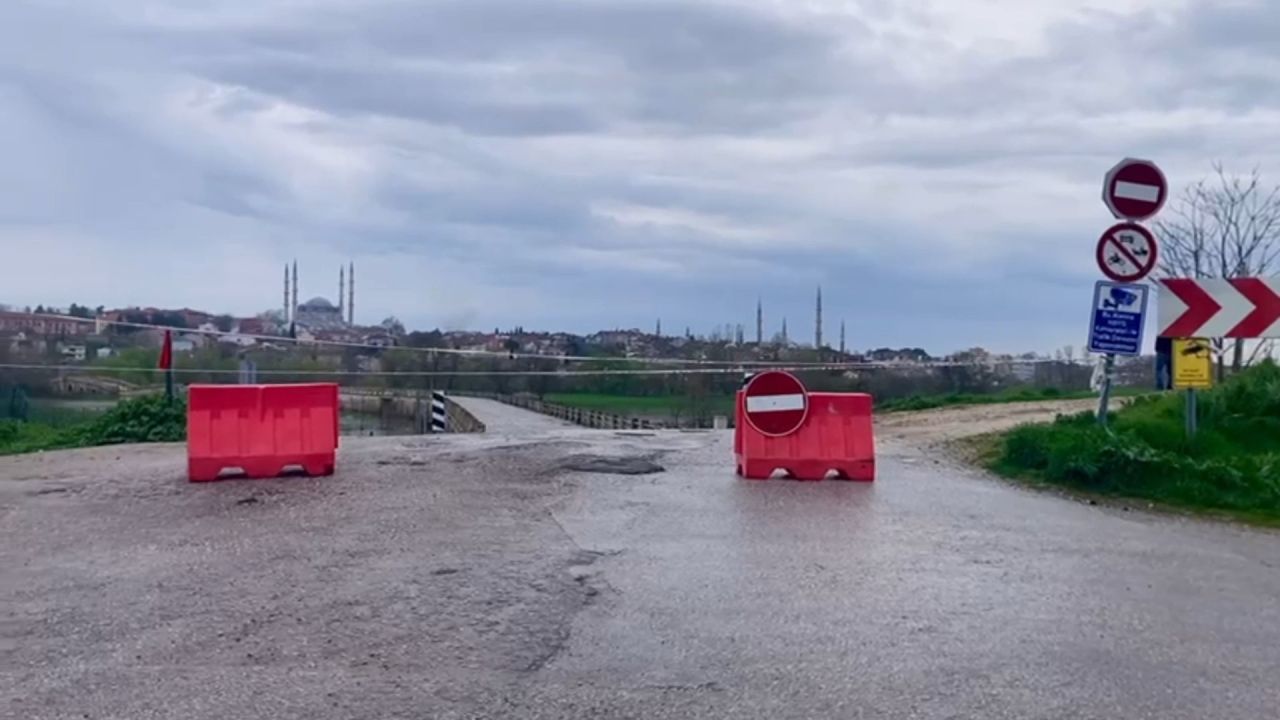 Bir Edirne klasiği: Tunca Nehri taştı, köprü trafiğe kapandı 6