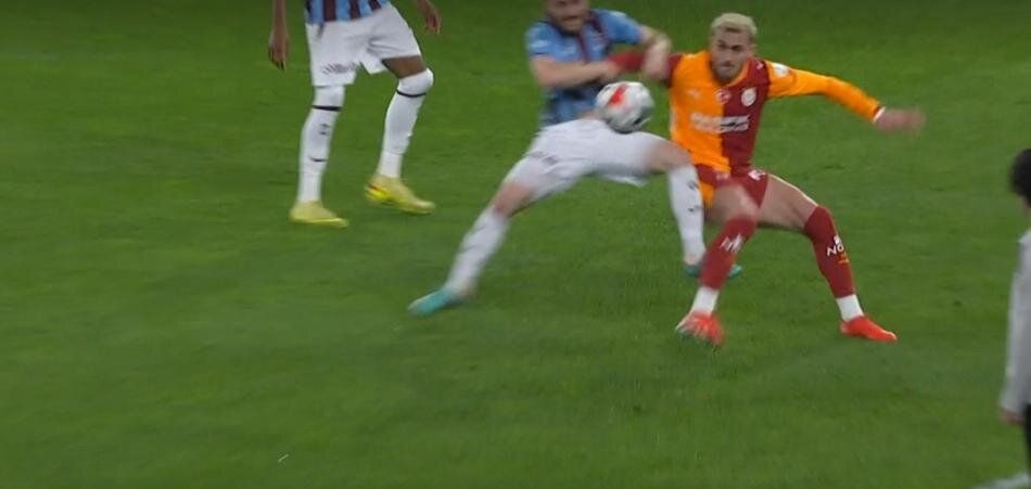 Barış Alper Yılmaz'ın kırmızı kartı atlandı mı? Trio ekibi canlı yayında açıkladı: "İnanılmaz bir karar!" 2
