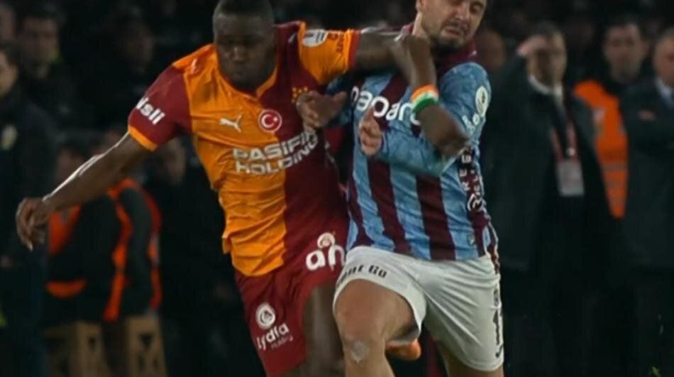 Barış Alper Yılmaz'ın kırmızı kartı atlandı mı? Trio ekibi canlı yayında açıkladı: "İnanılmaz bir karar!" 9