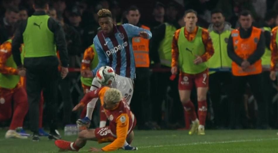 Barış Alper Yılmaz'ın kırmızı kartı atlandı mı? Trio ekibi canlı yayında açıkladı: "İnanılmaz bir karar!" 13