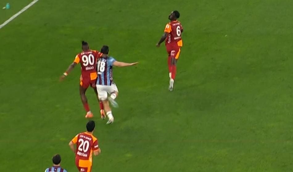 Barış Alper Yılmaz'ın kırmızı kartı atlandı mı? Trio ekibi canlı yayında açıkladı: "İnanılmaz bir karar!" 17