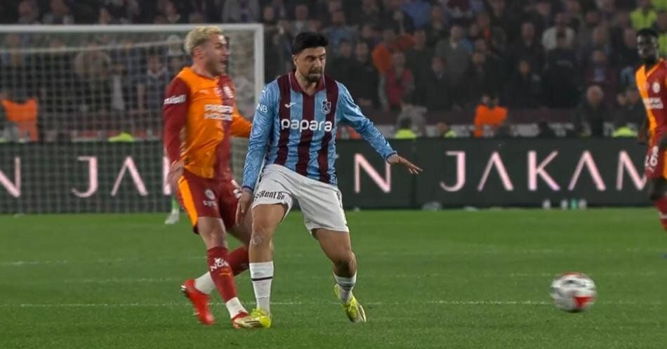 Barış Alper Yılmaz'ın kırmızı kartı atlandı mı? Trio ekibi canlı yayında açıkladı: "İnanılmaz bir karar!" 3
