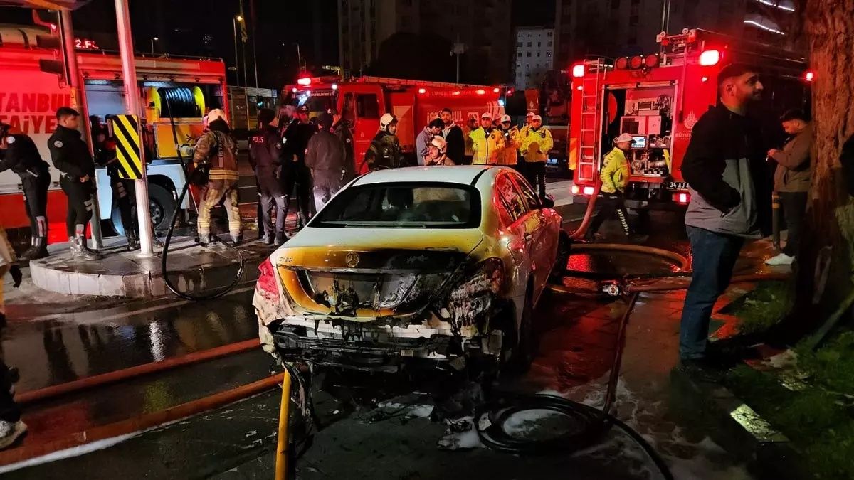 Beşiktaş'ta kabus gibi gece: Bir saat içinde şirketin 15 lüks aracı küle döndü! Kaza mı, kundaklama mı? 8