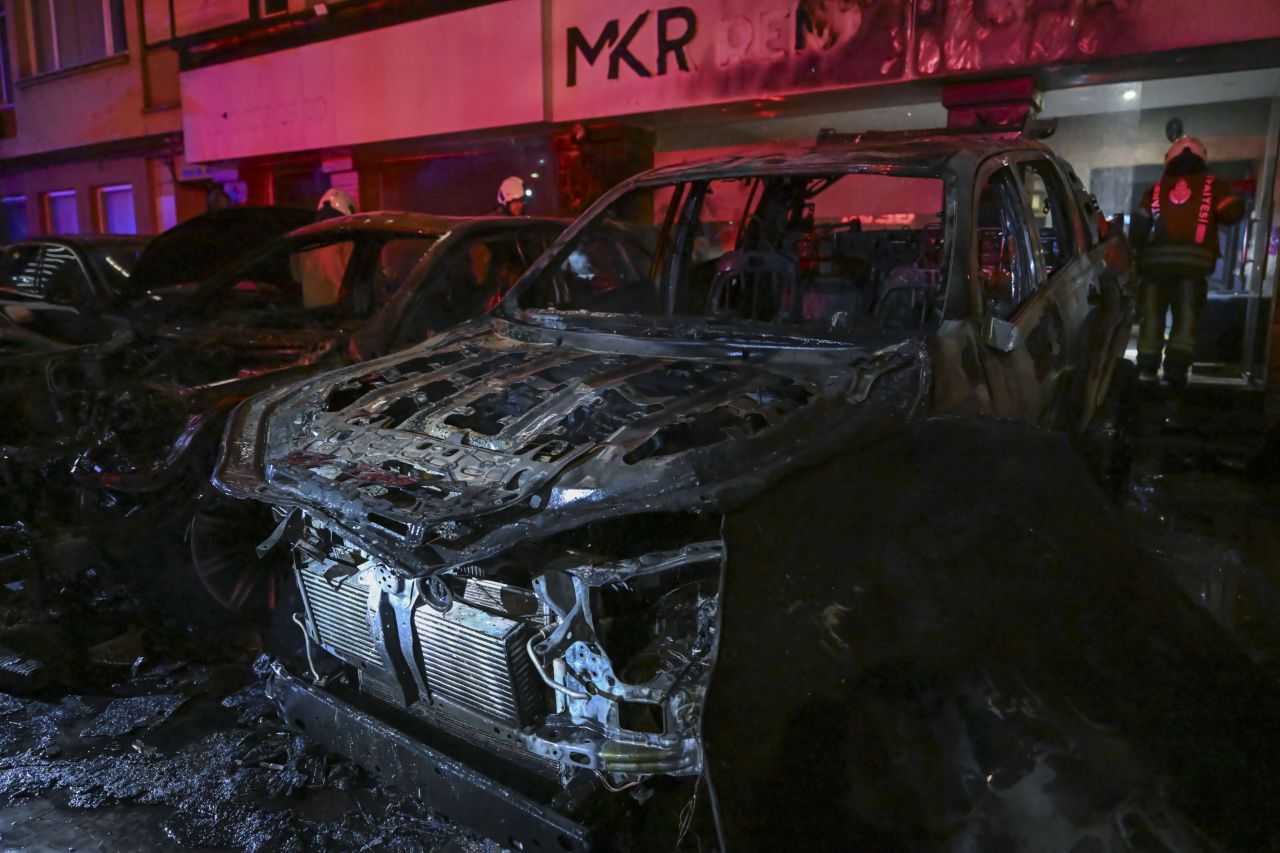 Beşiktaş'taki milyonluk yangının ardındaki karanlık dosya! Gülşen'in eski aşkı "firari" galerici kim? MKR Rent a Car sahibinin skandallarla dolu sicili... 9