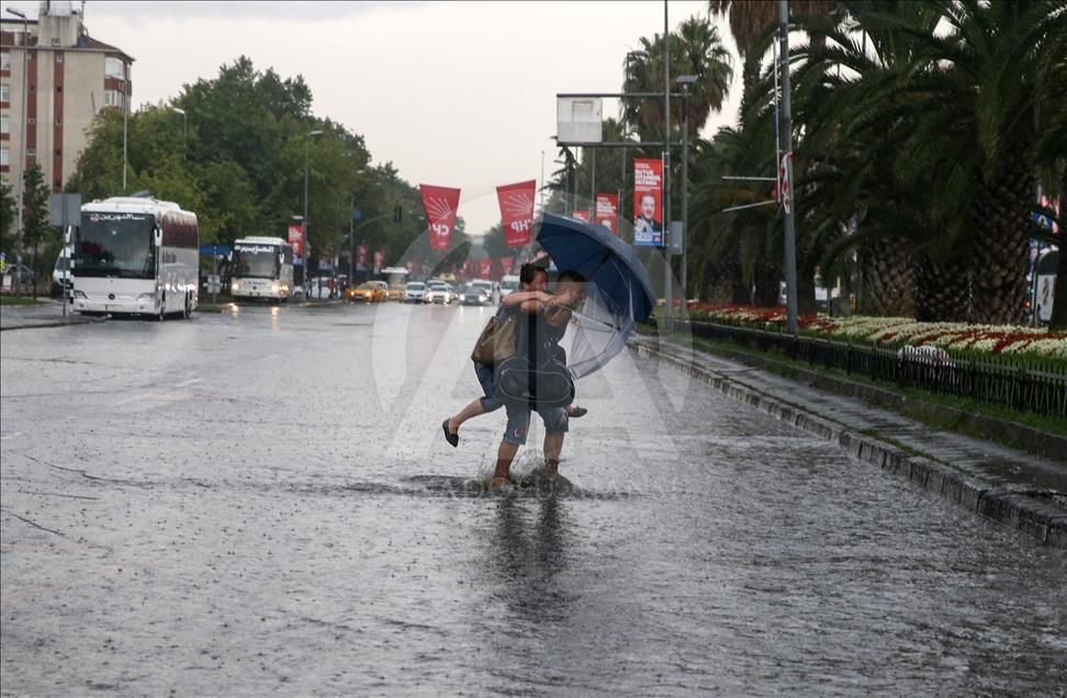 Sağanak alarmı! Meteorolojiden uyarı geldi: 56 ilde etkili olacak 11