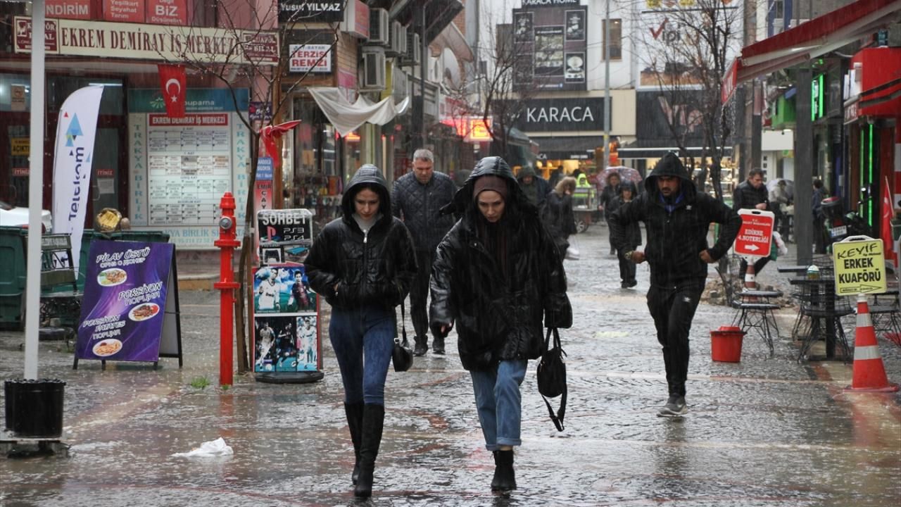 Sağanak alarmı! Meteorolojiden uyarı geldi: 56 ilde etkili olacak 12