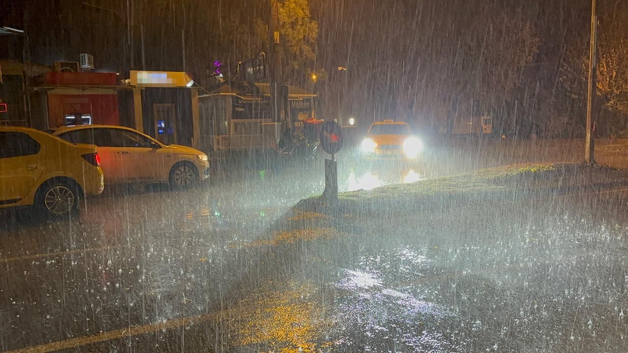Sağanak alarmı! Meteorolojiden uyarı geldi: 56 ilde etkili olacak 13