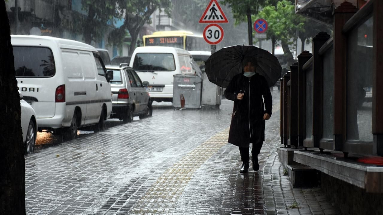 Sağanak alarmı! Meteorolojiden uyarı geldi: 56 ilde etkili olacak 19