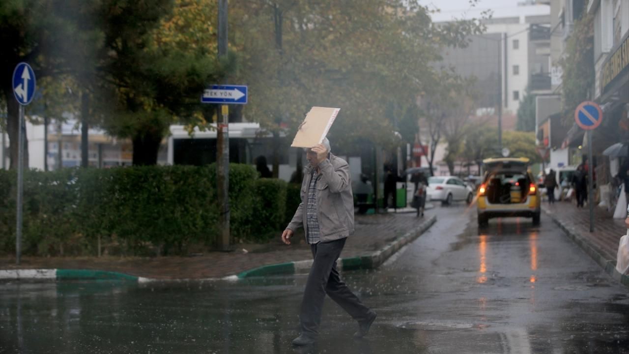 Sağanak alarmı! Meteorolojiden uyarı geldi: 56 ilde etkili olacak 20