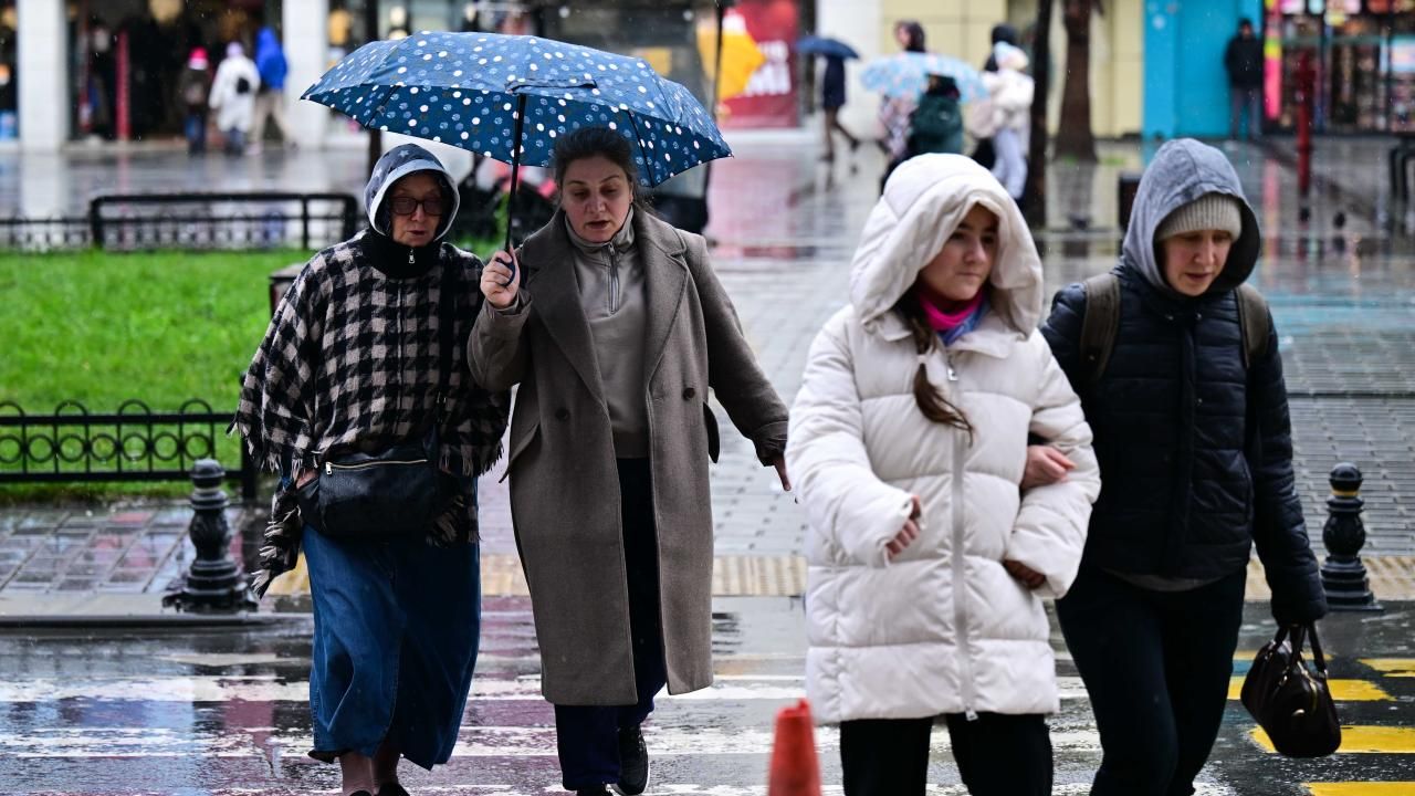 Sağanak alarmı! Meteorolojiden uyarı geldi: 56 ilde etkili olacak 26
