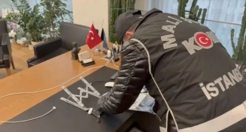 Üsküdar Belediyesi'nde balya balya skandal! Renkli rüşvet çarkının görüntüleri geldi: Valizden milyonlar, sistemden kripto çıktı! 2