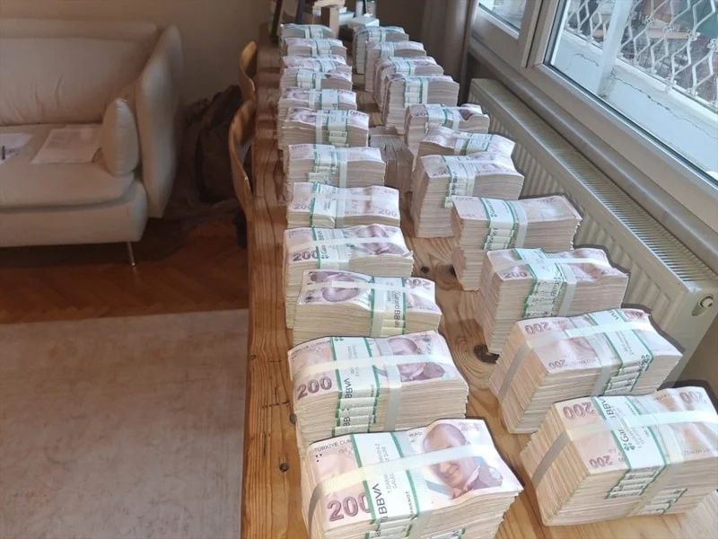 Üsküdar Belediyesi'nde balya balya skandal! Renkli rüşvet çarkının görüntüleri geldi: Valizden milyonlar, sistemden kripto çıktı! 5