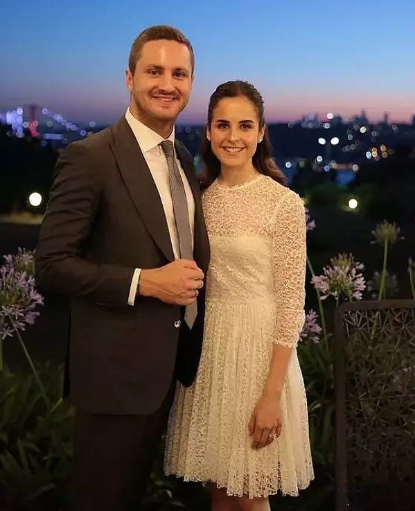 Mustafa Sarıgül'ün oğlu Ömer Sarıgül ile eşi Revna Çakır anlaşmalı olarak boşandı! Revna Çakır'ın suratı asıldı, Ömer Sarıgül neşelendi... 4