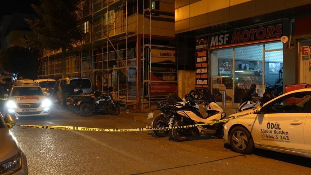 Korku dolu anlar! İş yerini uzun namlulu silahla taradılar: Yaralılar var 2
