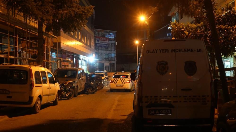 Korku dolu anlar! İş yerini uzun namlulu silahla taradılar: Yaralılar var 3
