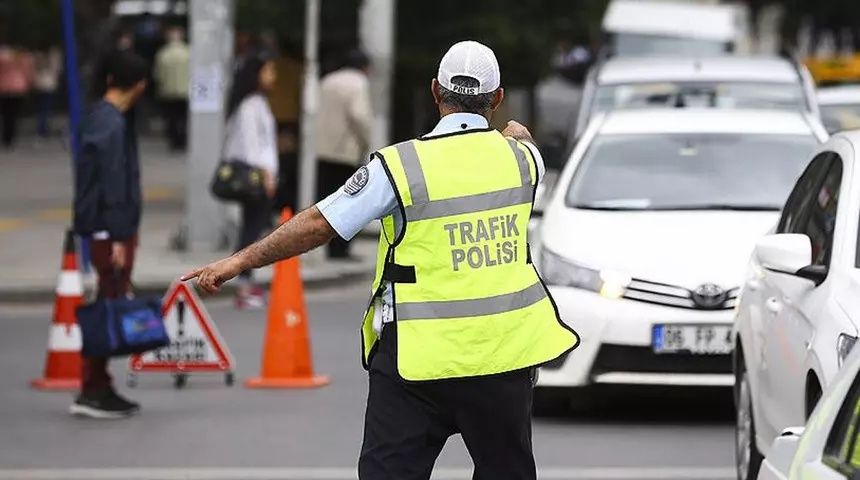 Trafikte yeni dönem: APP plaka, cam filmi ve multimedyada yasaklar esnetildi! Hangi modifiyeler serbest, hangileri yasak? İşte tüm detaylar... 1