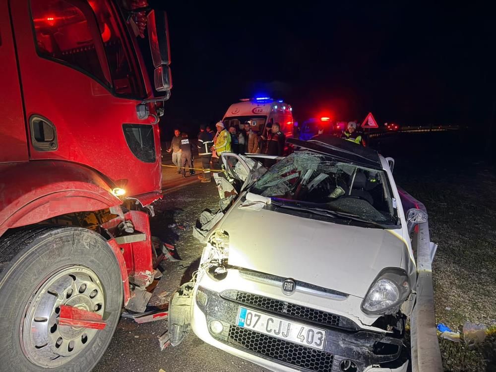Isparta-Antalya karayolunda korkunç kaza: Ölü ve yaralılar var 2